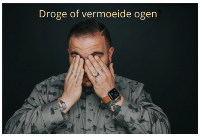 Man rijft in vermoeide ogen